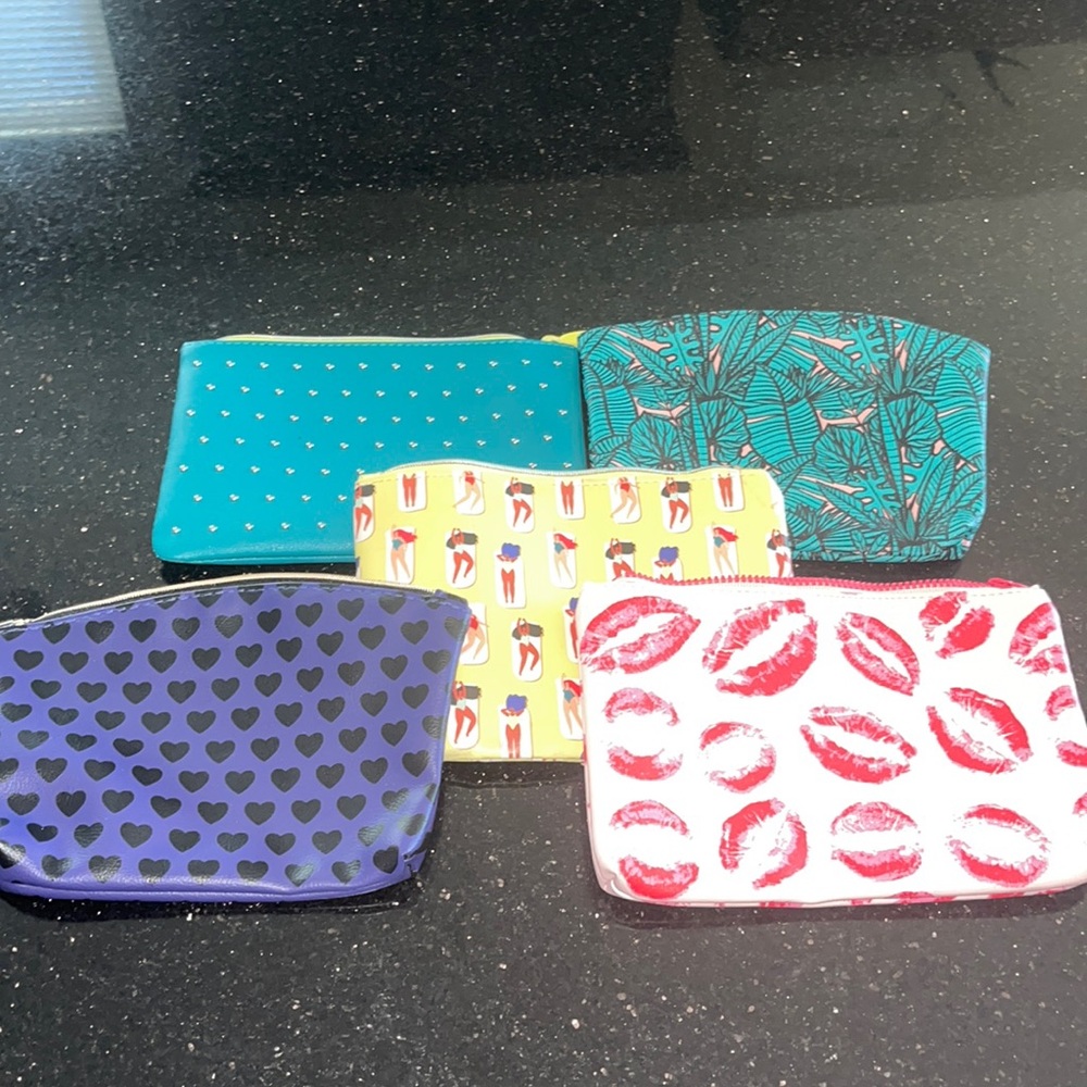 LOT of 5 Ipsy make up bags